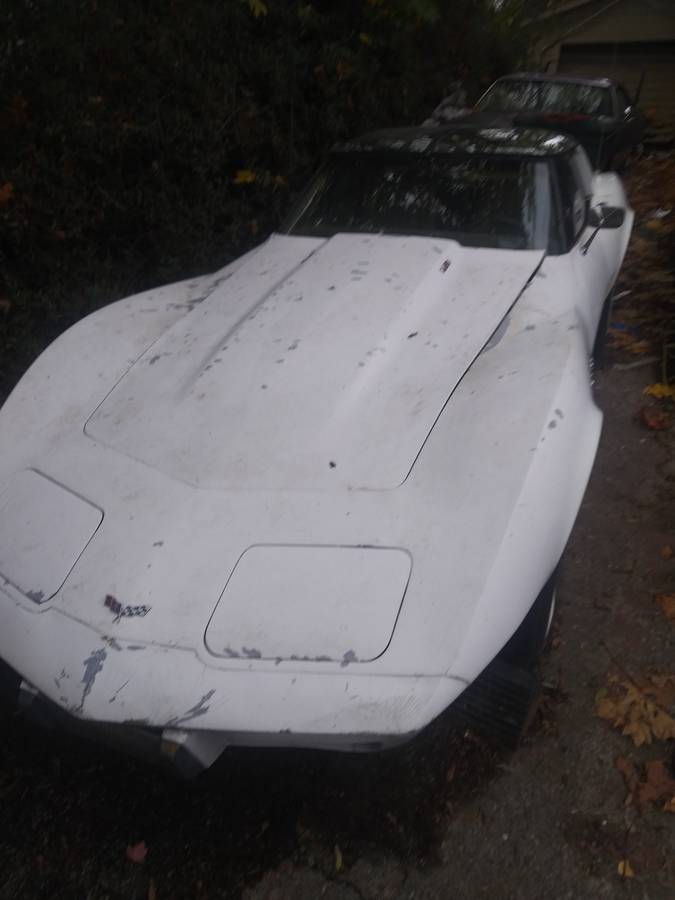 Cherolet-corvette-1977-white-1
