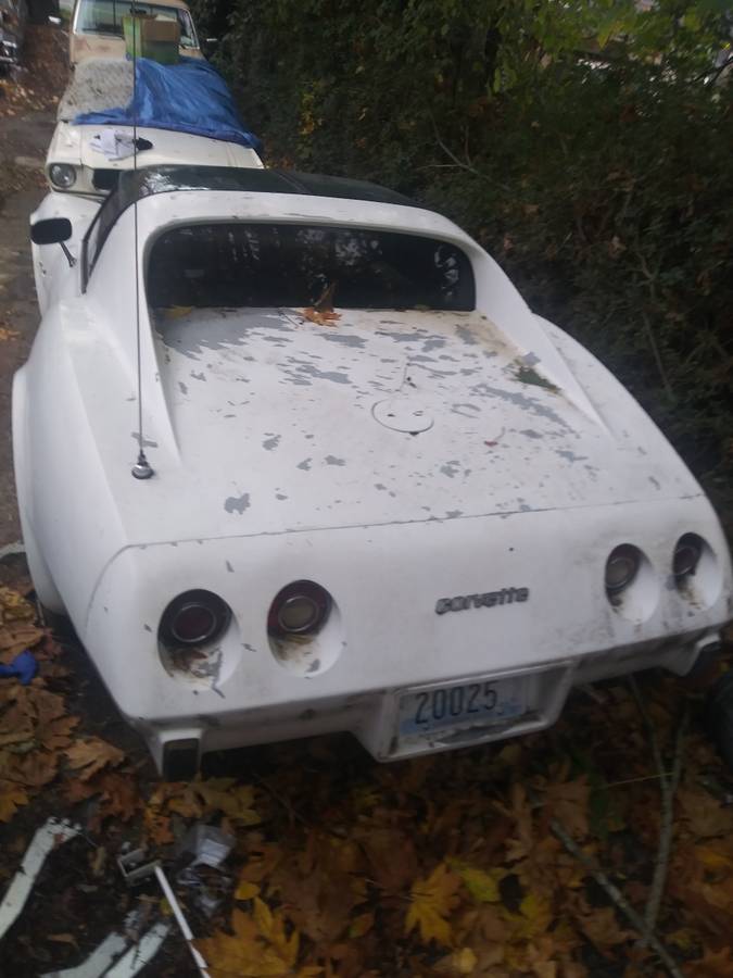 Cherolet-corvette-1977-white