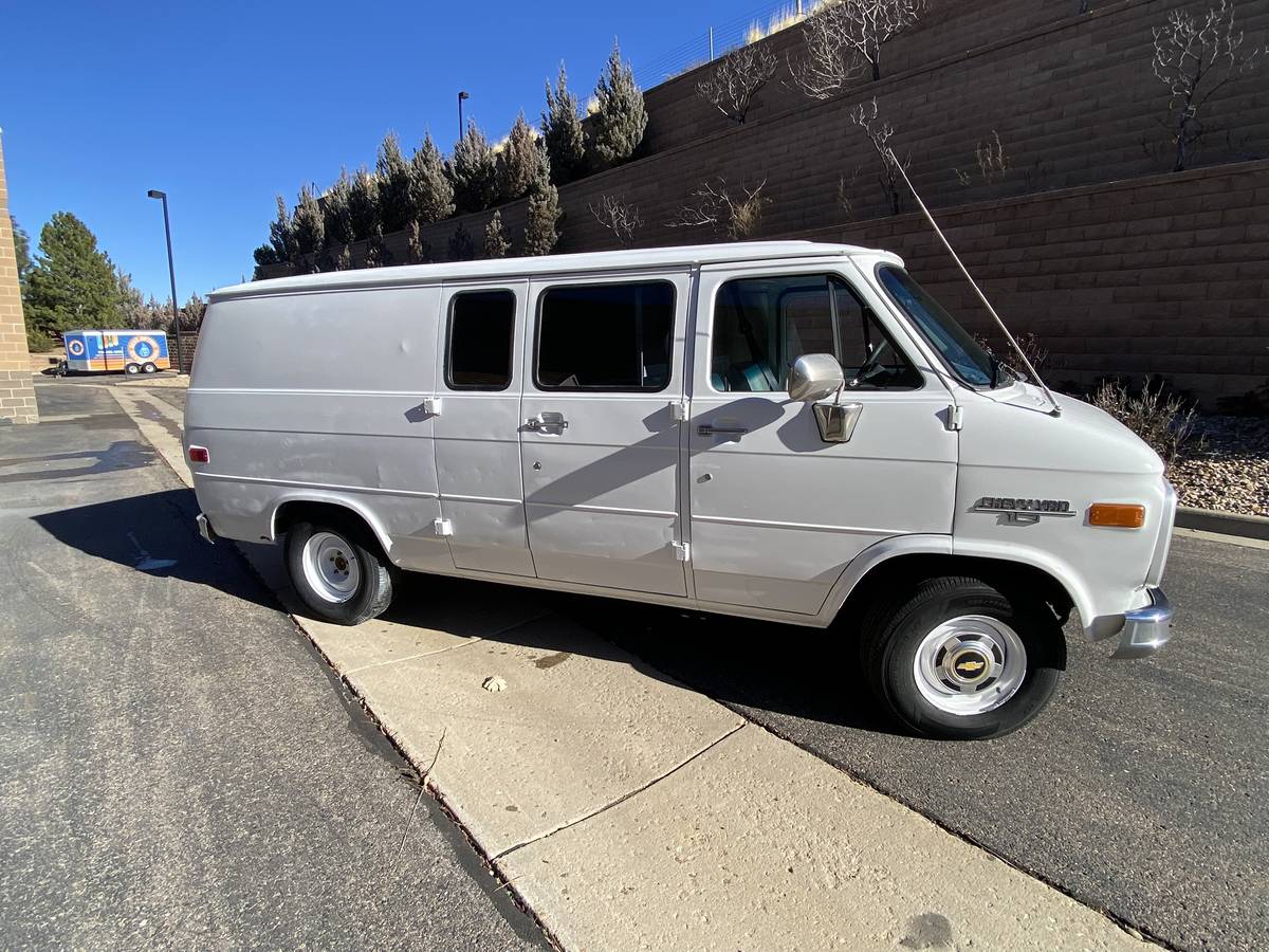 Cherolet-g10-1987-white-2