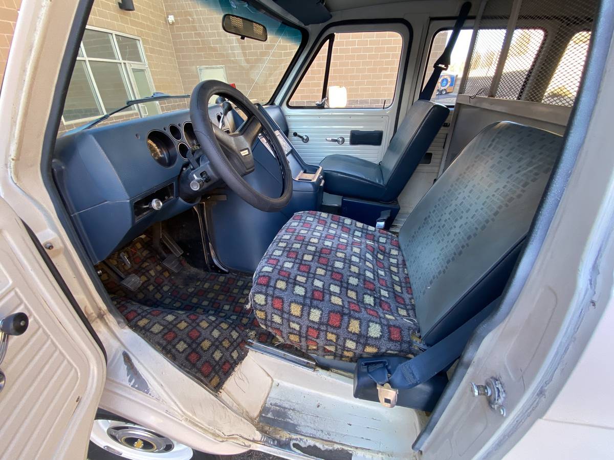 Cherolet-g10-1987-white-6