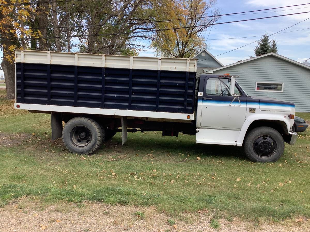 Chev-c60-1976-black-10