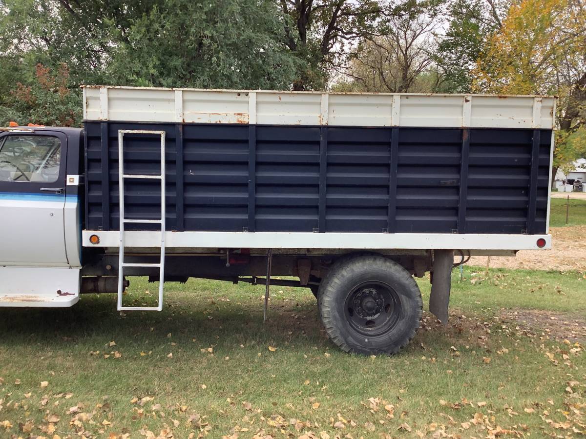 Chev-c60-1976-black-8