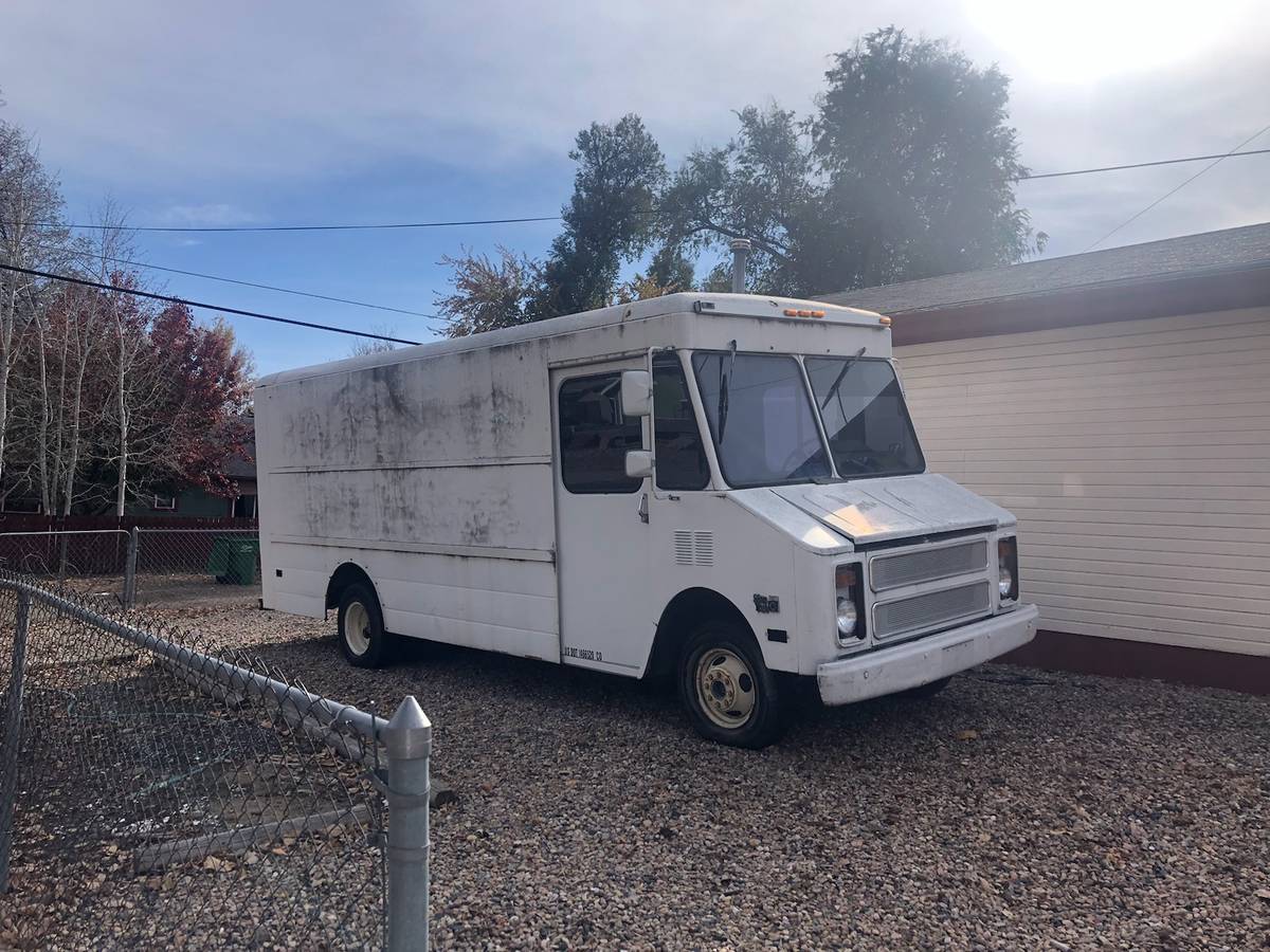 Cheverolet-p30-1991-1