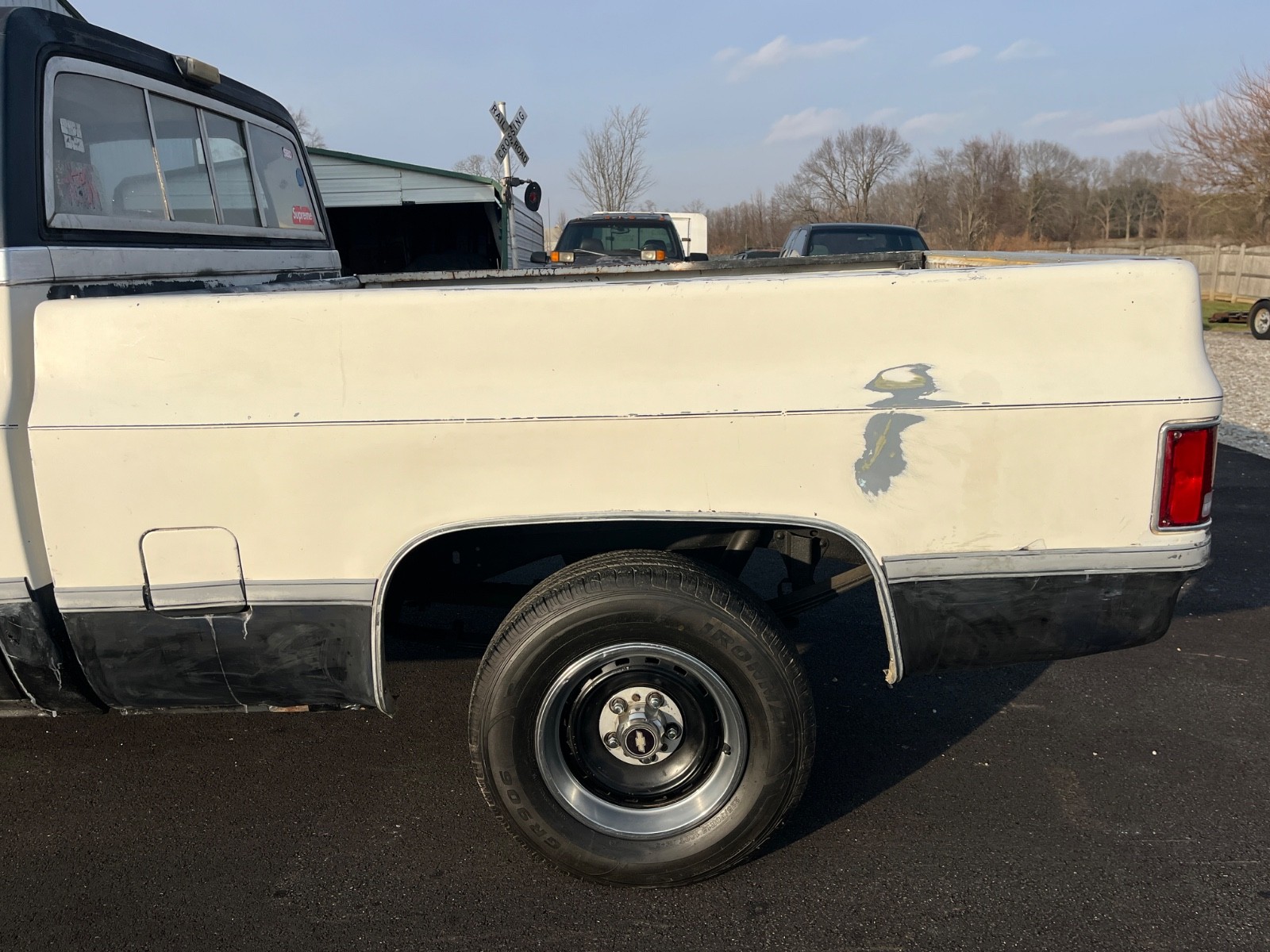 Chevrolet-12-Ton-Pickup-1983-10