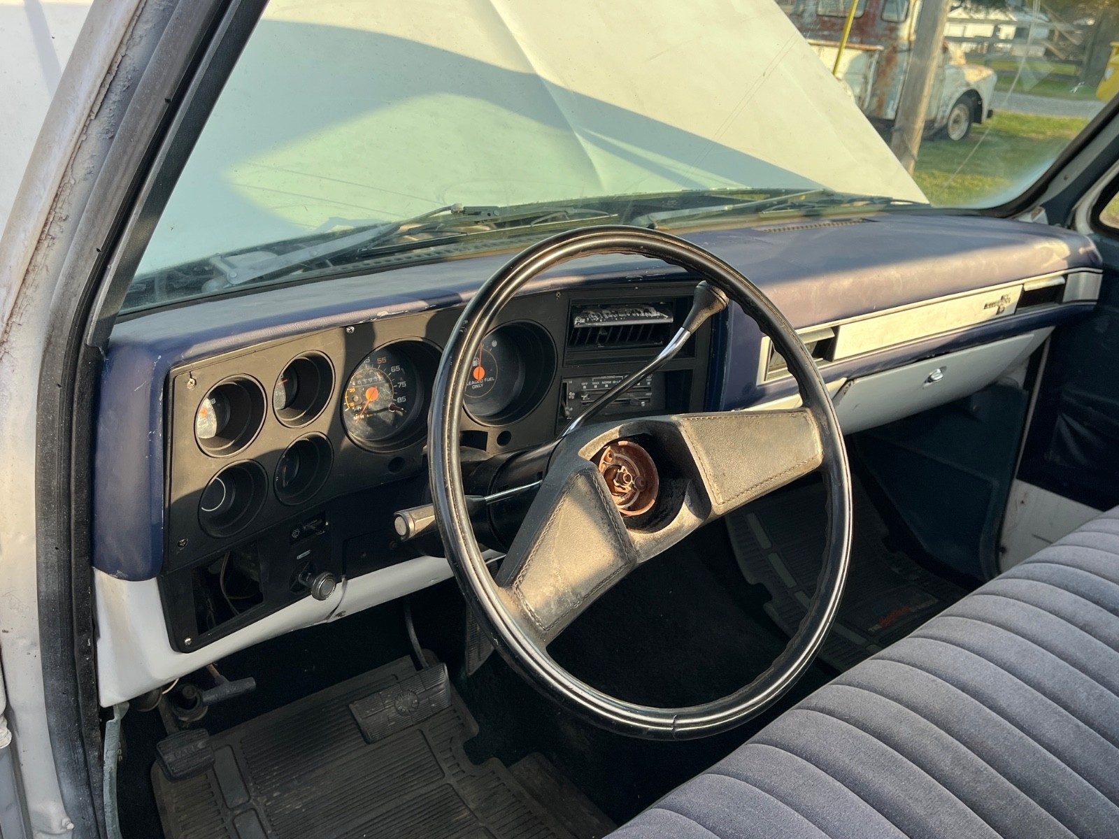 Chevrolet-12-Ton-Pickup-1983-19