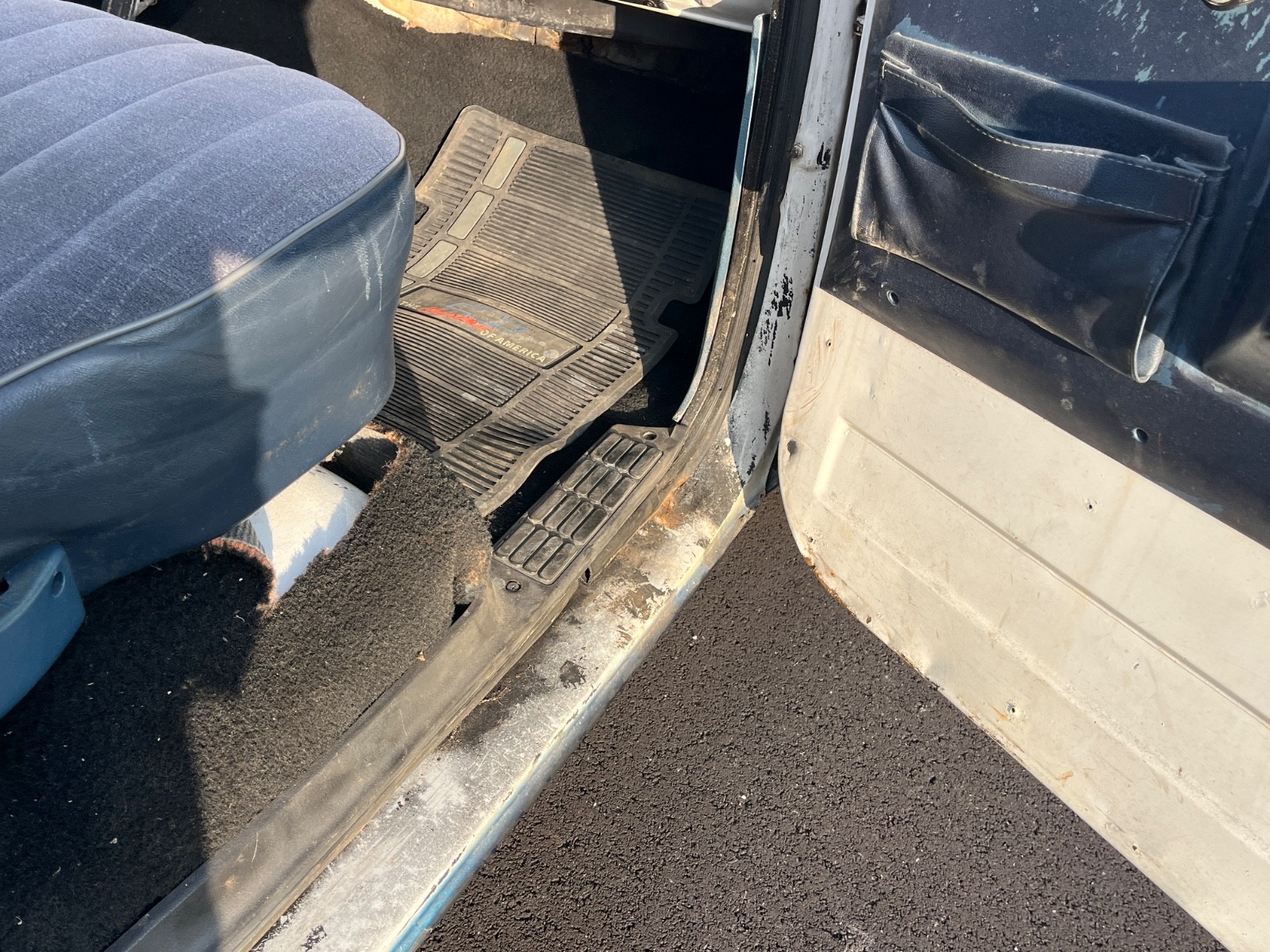 Chevrolet-12-Ton-Pickup-1983-23