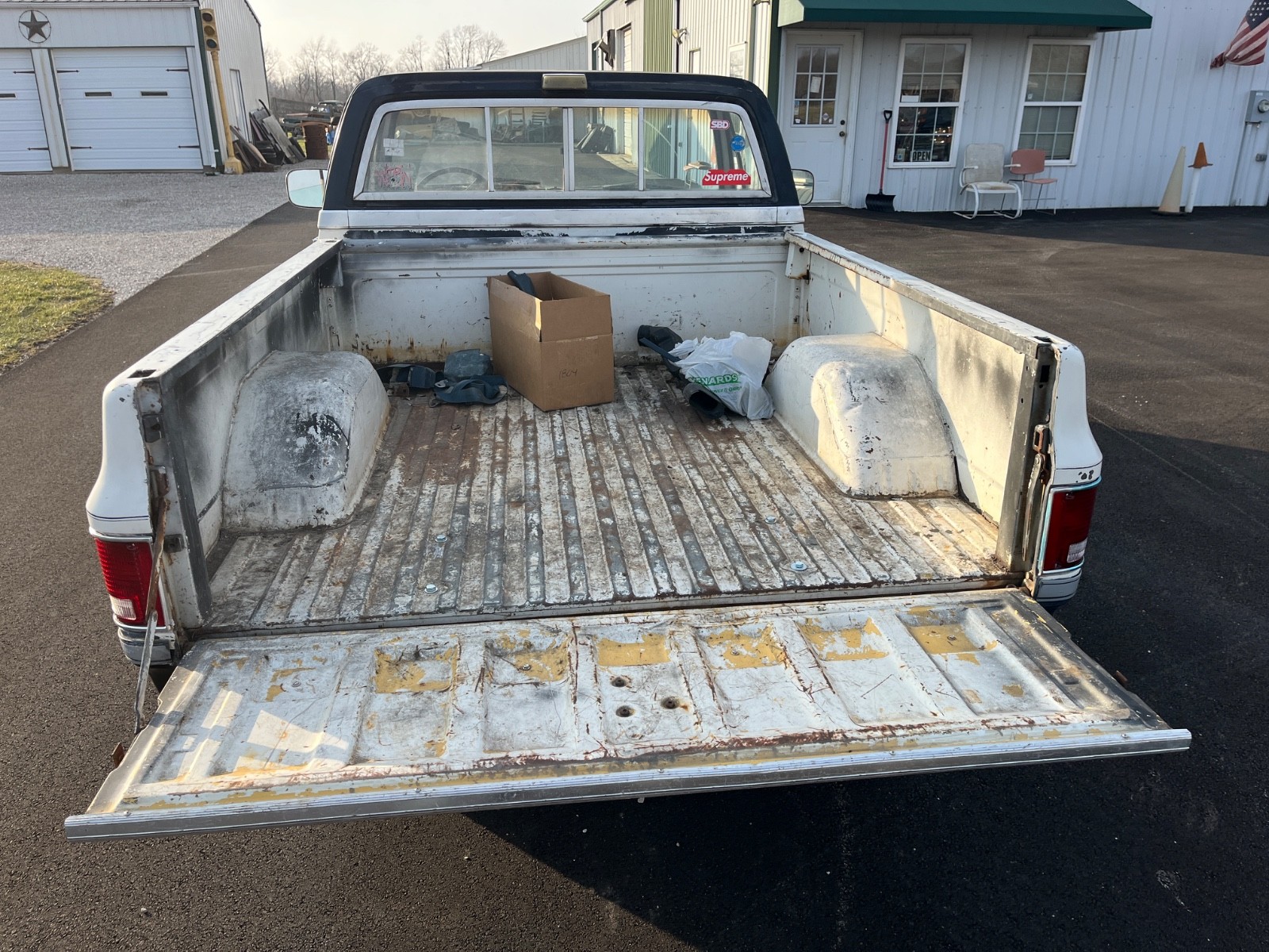 Chevrolet-12-Ton-Pickup-1983-27