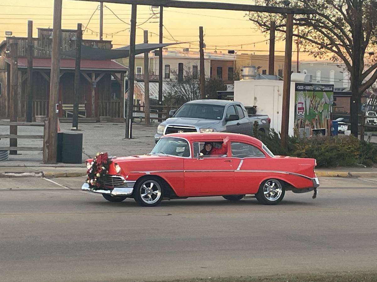 Chevrolet-1956-orange-3