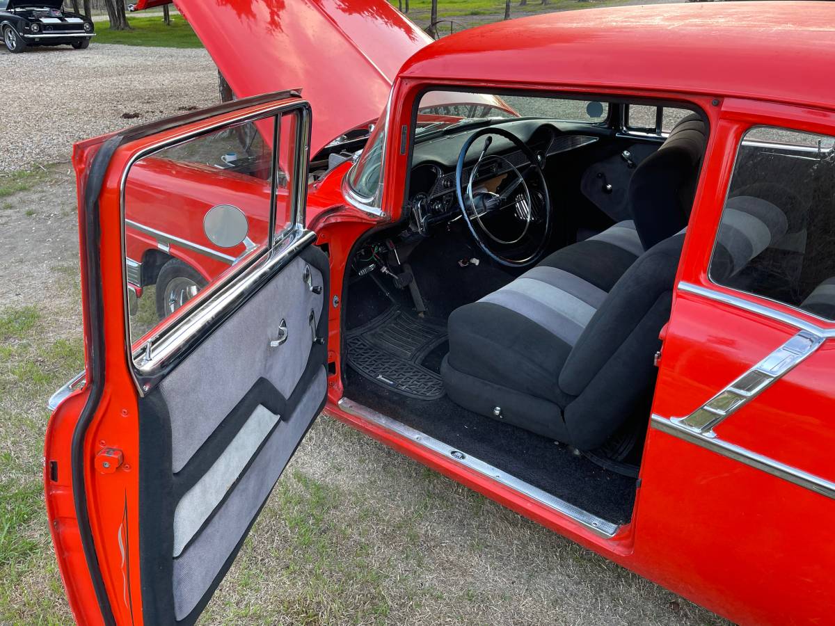 Chevrolet-1956-orange-4