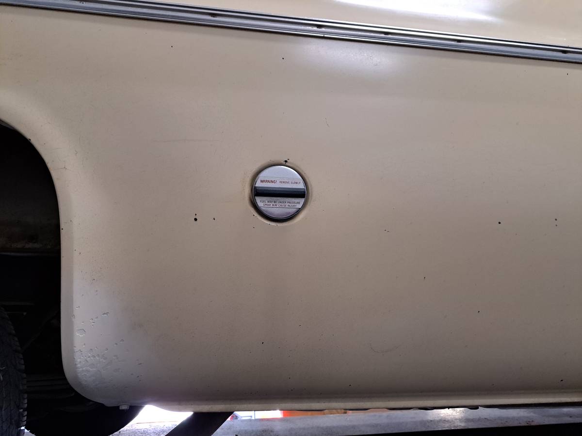 Chevrolet-1975-yellow-11