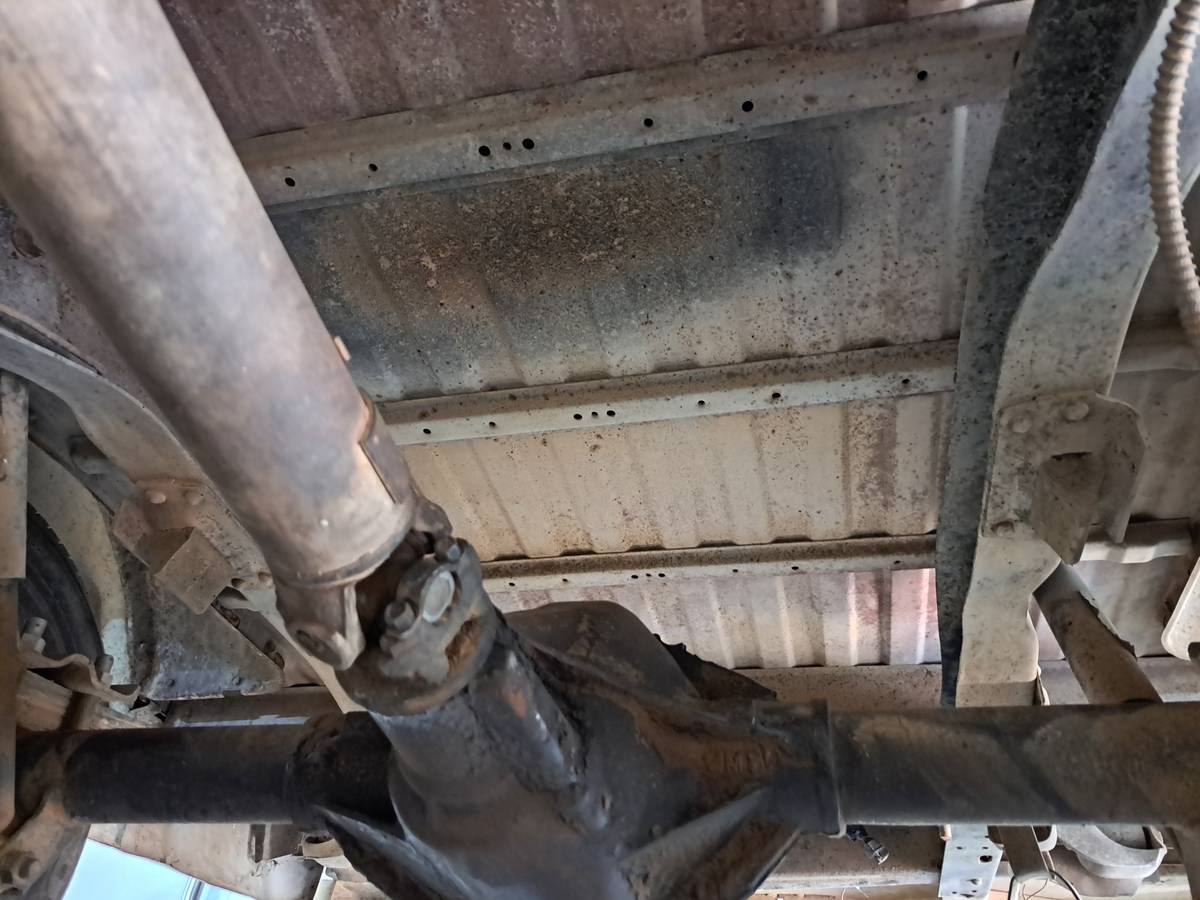 Chevrolet-1975-yellow-15