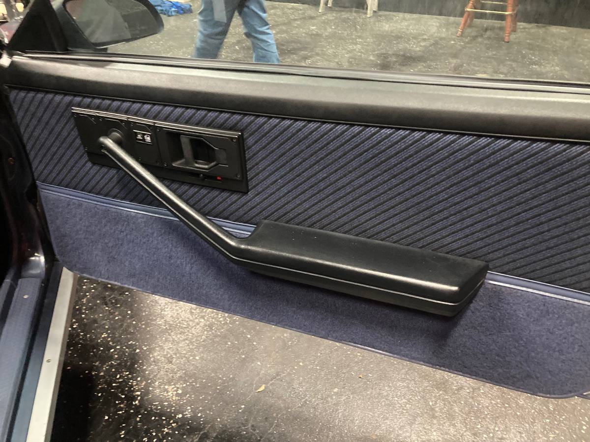 Chevrolet-1984-blue-17