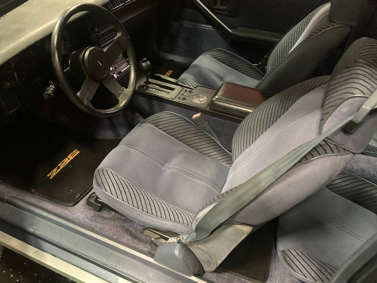 Chevrolet-1984-blue-19