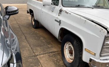 Chevrolet-1984-white-4