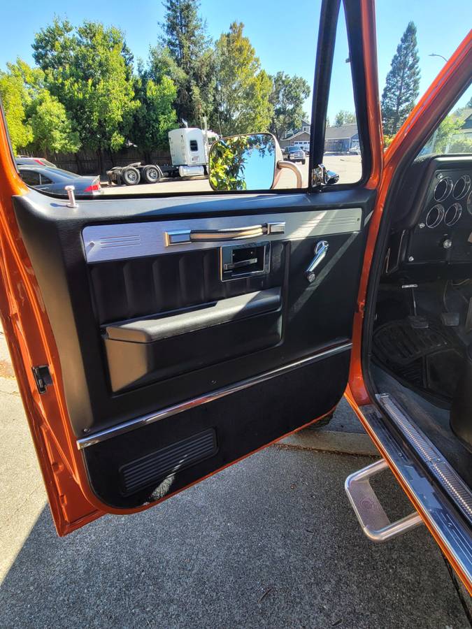 Chevrolet-1985-custom-10