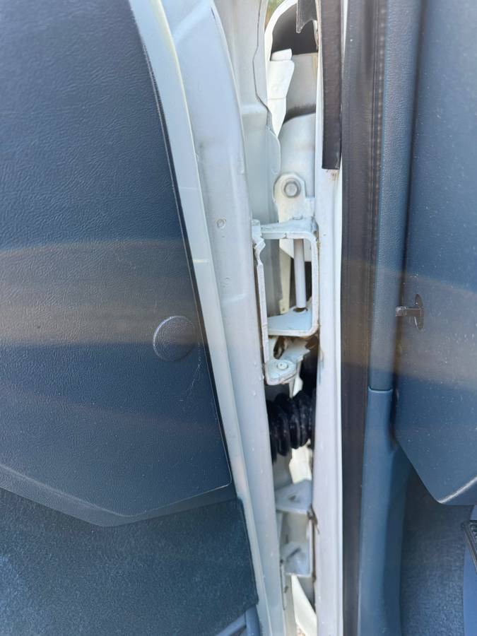 Chevrolet-2-door-tahoe-1992-white-15