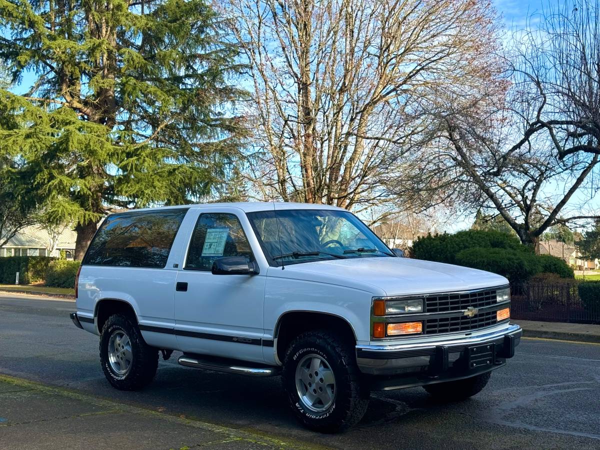 Chevrolet-2-door-tahoe-1992-white-2