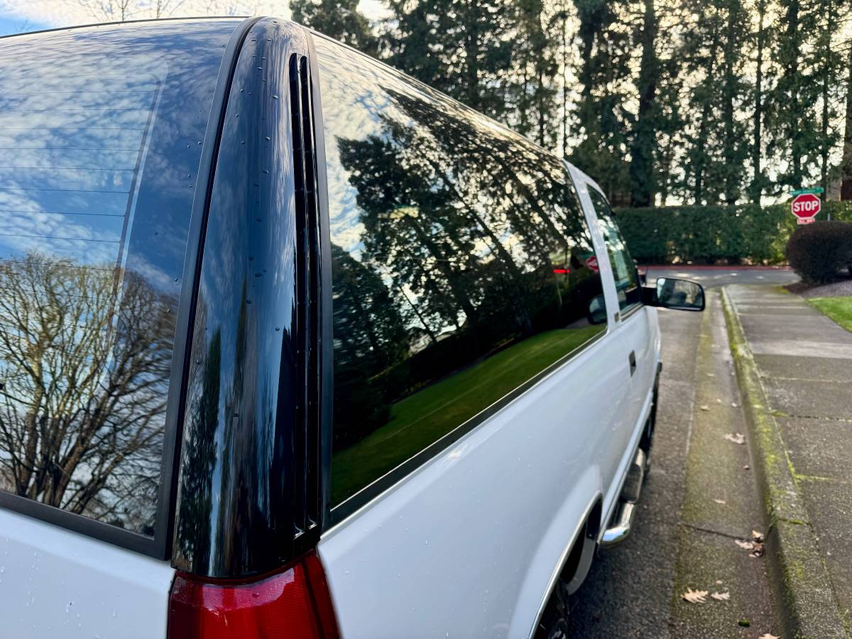 Chevrolet-2-door-tahoe-1992-white-8