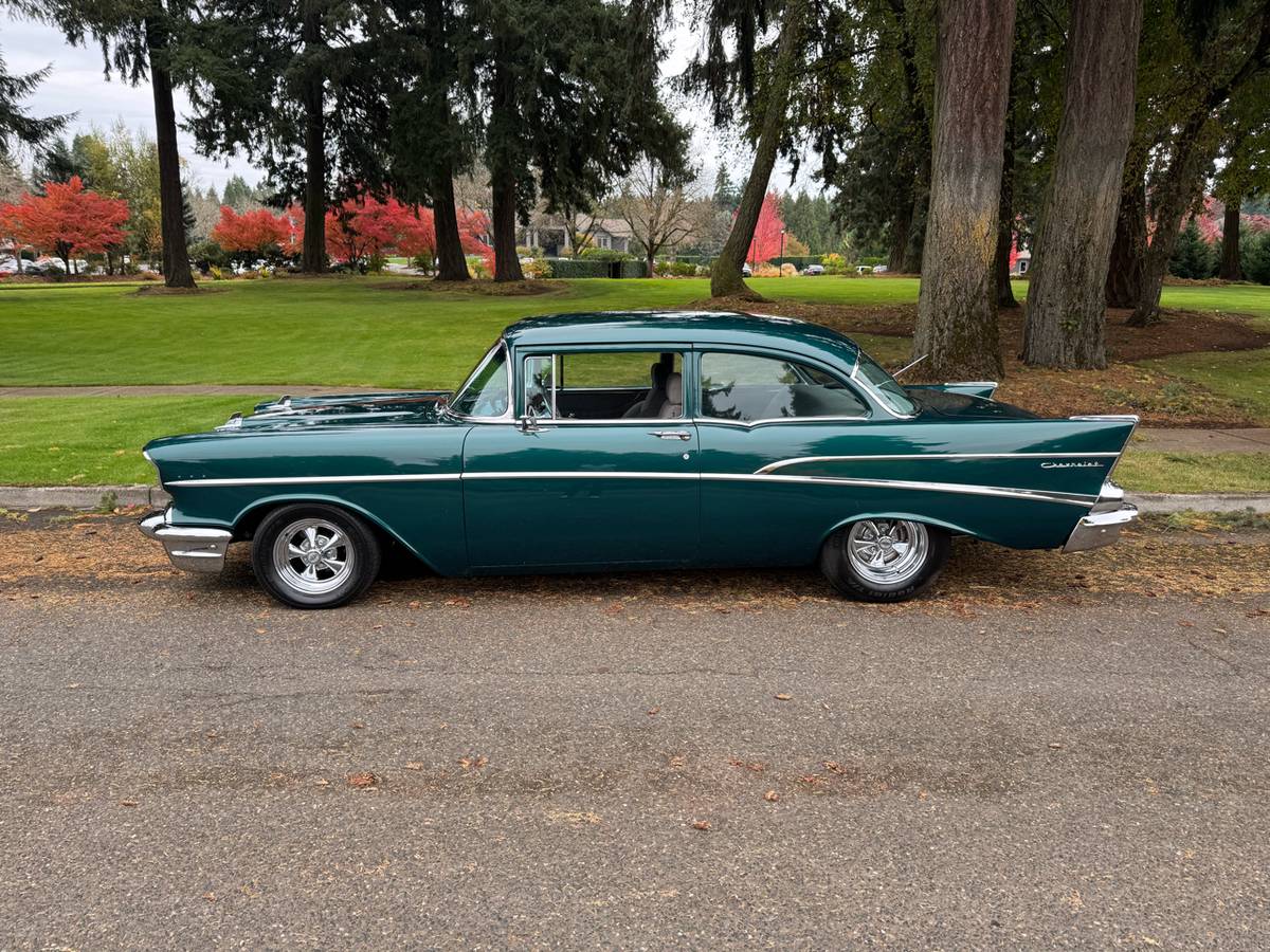 Chevrolet-210-1957-green-10