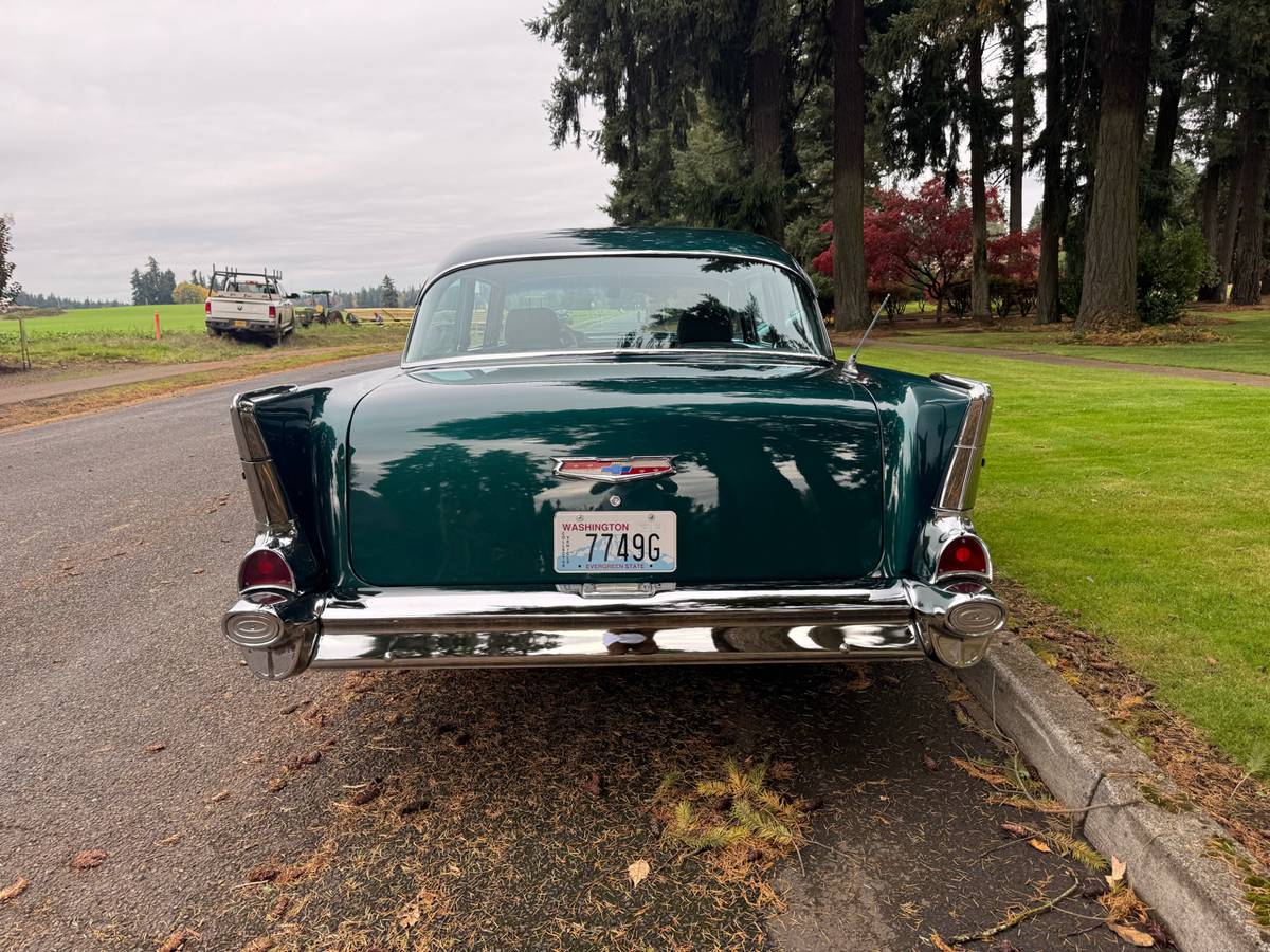 Chevrolet-210-1957-green-12