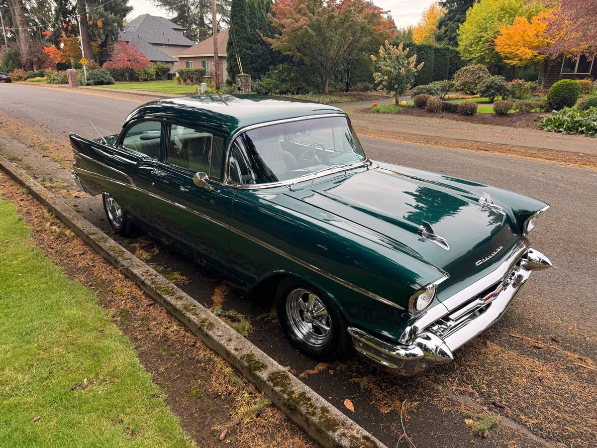 Chevrolet-210-1957-green-13