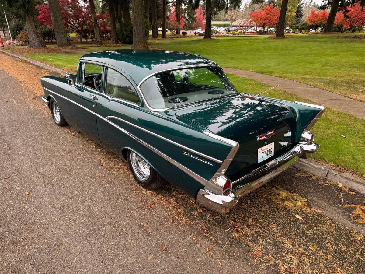 Chevrolet-210-1957-green-47