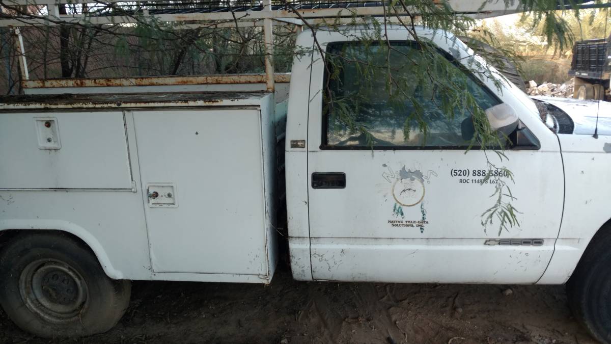 Chevrolet-2500-utility-body-1991-white-1