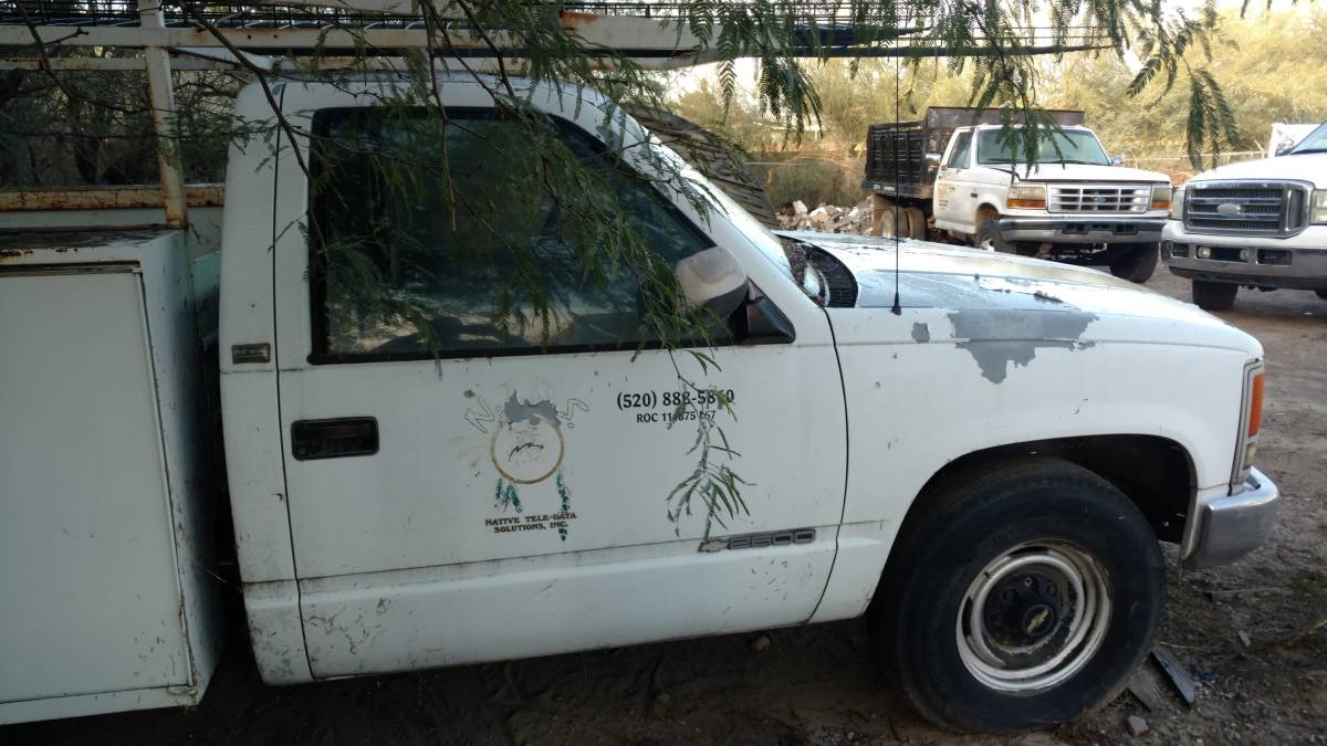 Chevrolet-2500-utility-body-1991-white-2