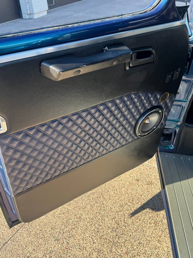 Chevrolet-3100-1957-blue-10