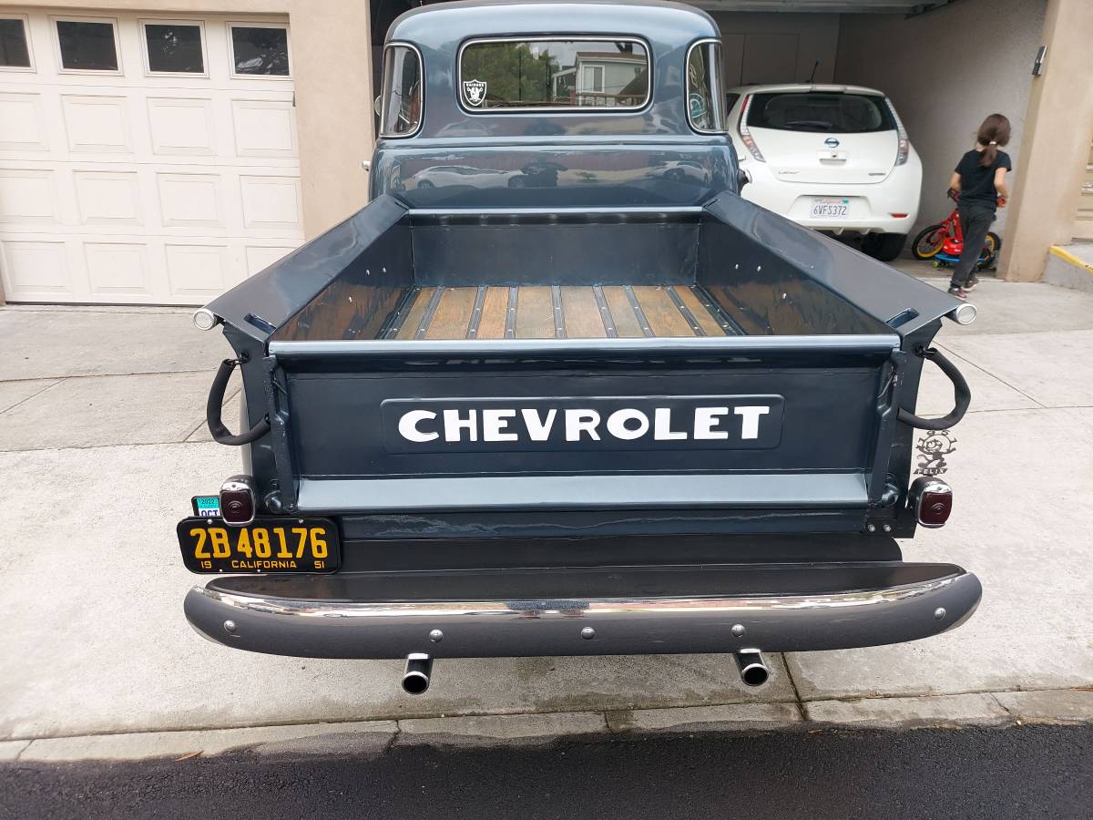 Chevrolet-3100-five-window-1951-blue-3