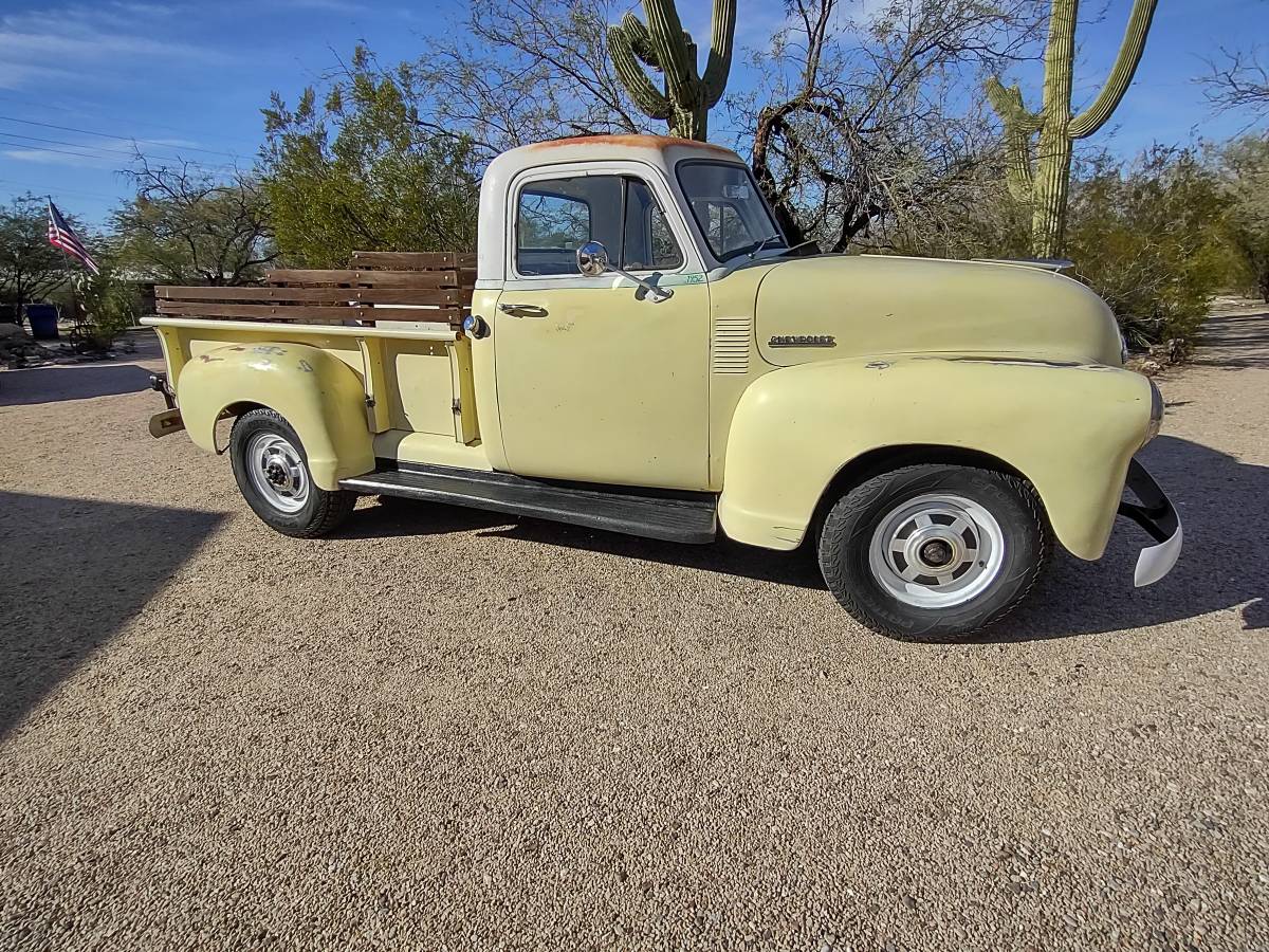 Chevrolet-3200-1952-yellow-1