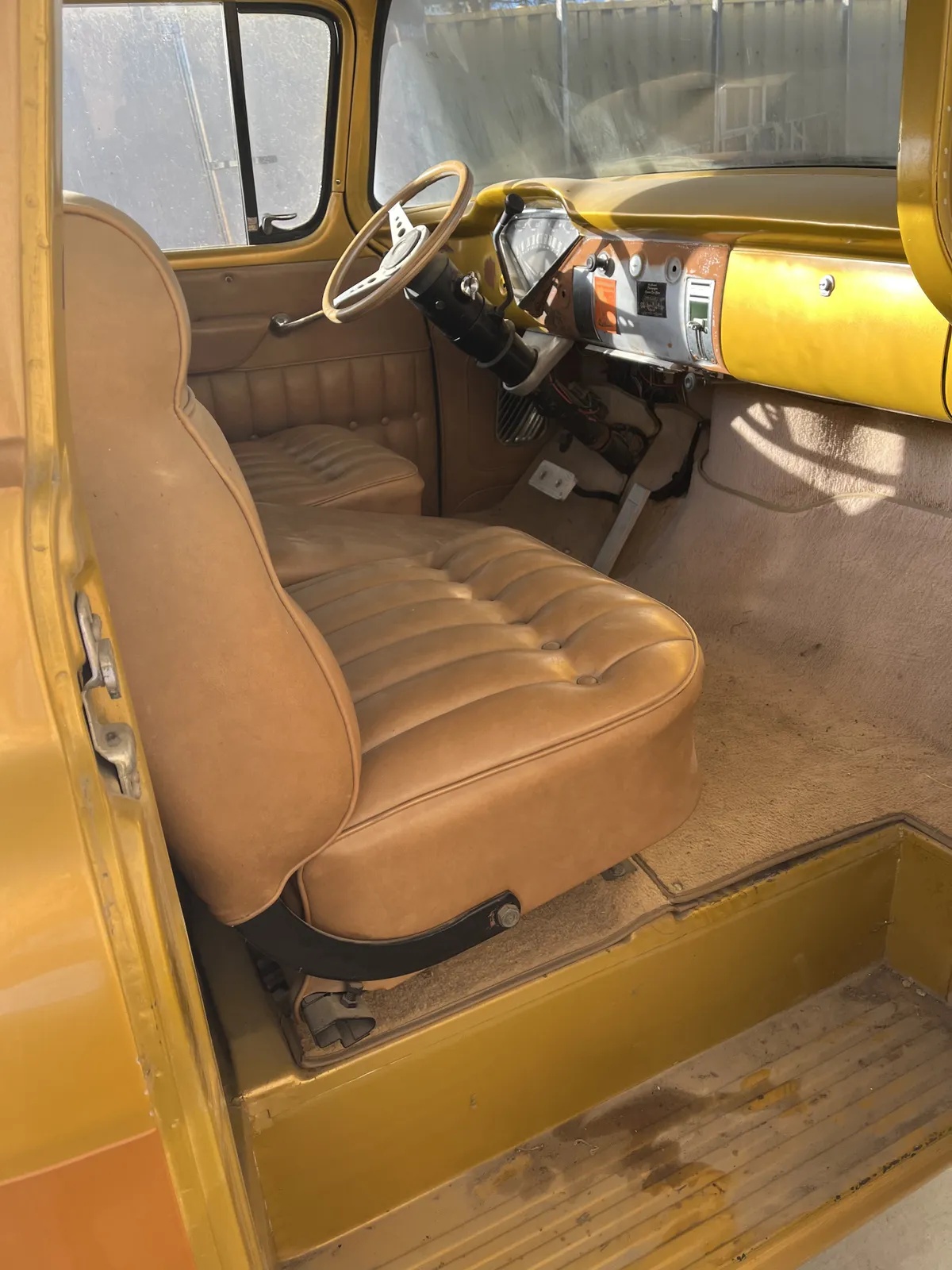 Chevrolet-3200-1957-Yellow-Yellow-1