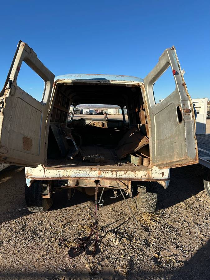 Chevrolet-3600-panel-van-1956-2
