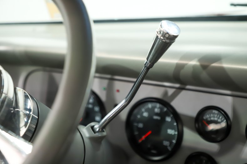 Chevrolet-Bel-air-1957-Edelbrock-Red-Gray-1