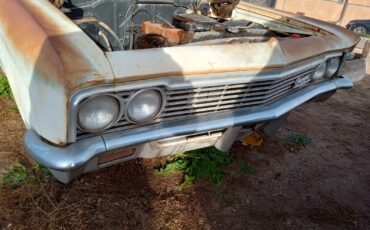 Chevrolet-Biscayne-1966-Sedan-3