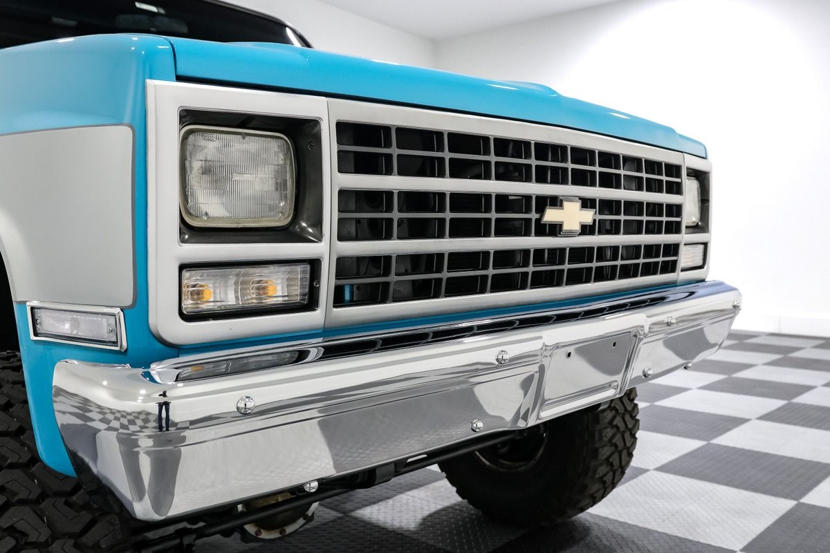 Chevrolet-Blazer-1990-SUV-8