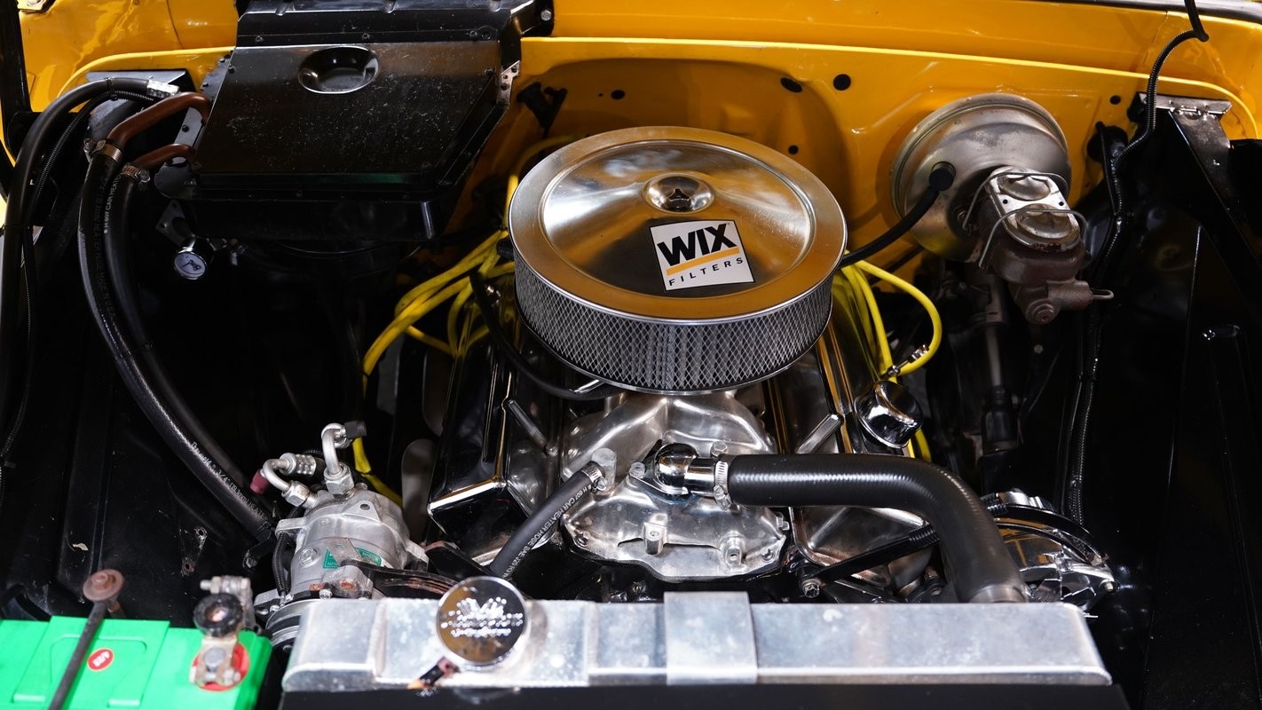 Chevrolet-C-10-1965-Pickup-Truck-3