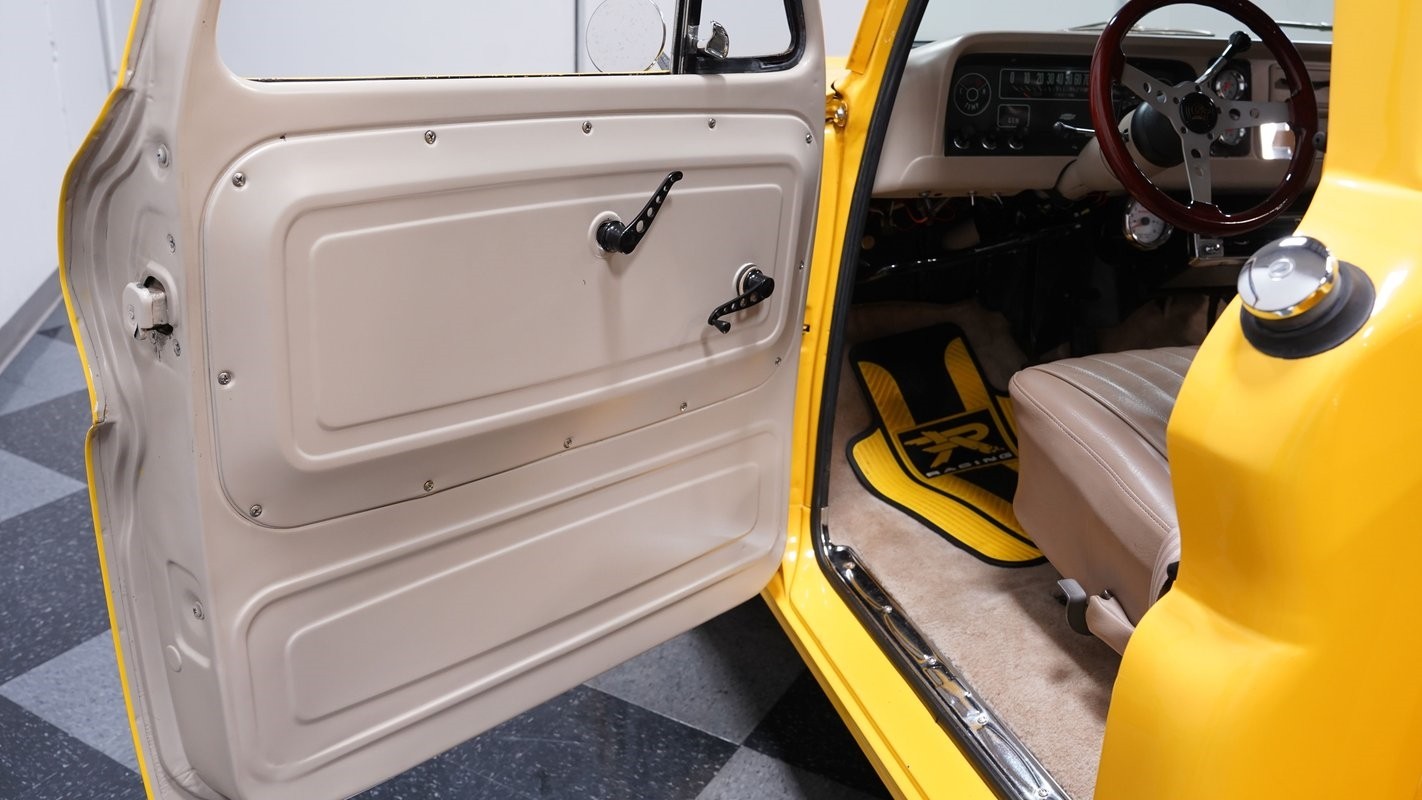 Chevrolet-C-10-1965-Pickup-Truck-32