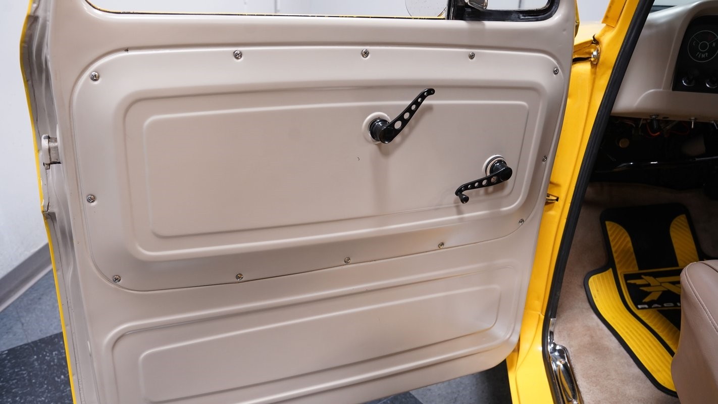 Chevrolet-C-10-1965-Pickup-Truck-33