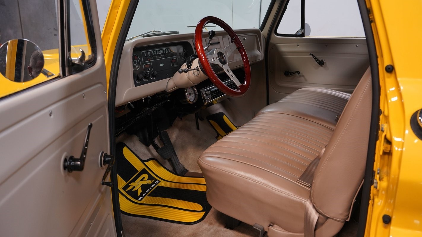 Chevrolet-C-10-1965-Pickup-Truck-4