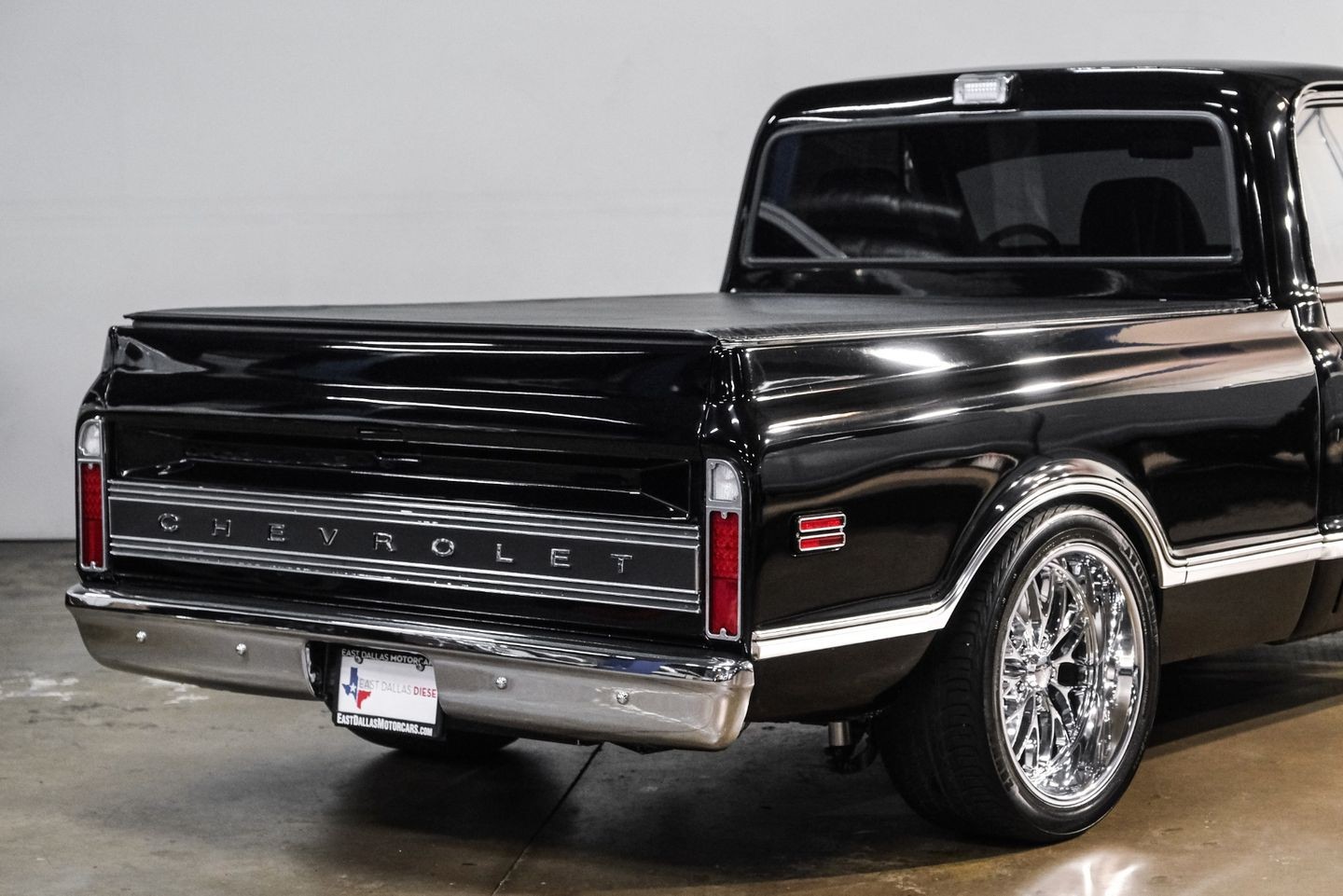Chevrolet-C-10-1967-Pickup-Truck-10