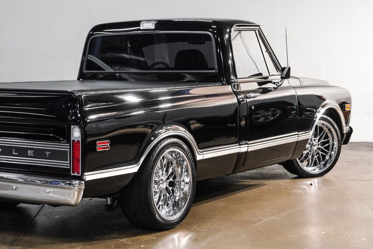 Chevrolet-C-10-1967-Pickup-Truck-11