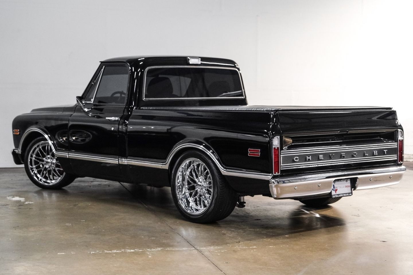 Chevrolet-C-10-1967-Pickup-Truck-13