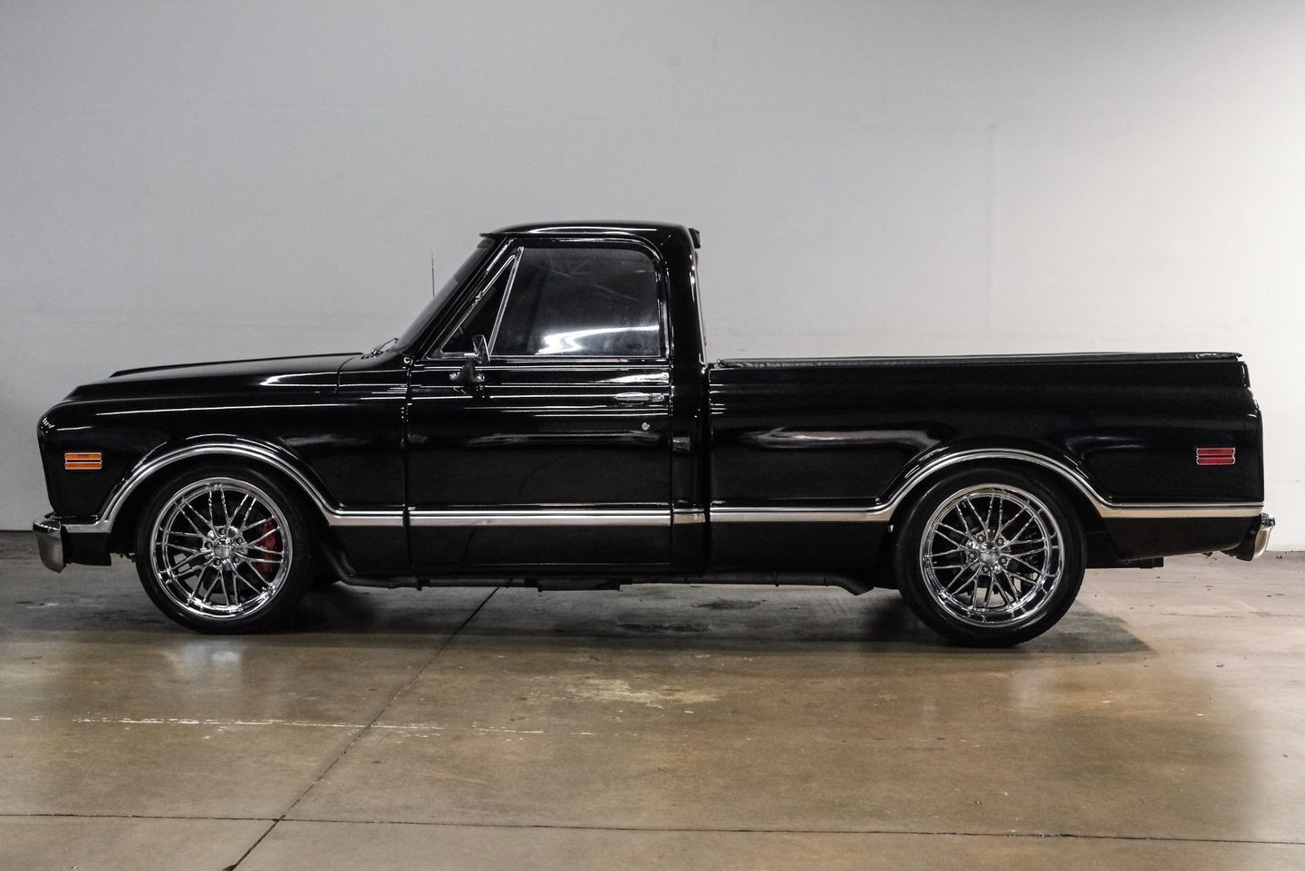 Chevrolet-C-10-1967-Pickup-Truck-14