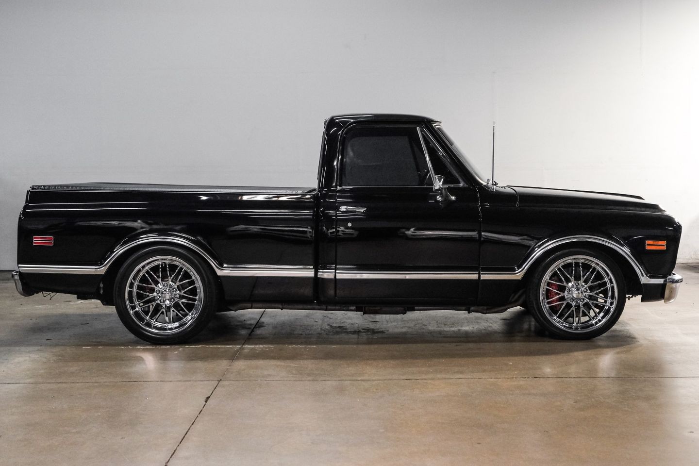 Chevrolet-C-10-1967-Pickup-Truck-8