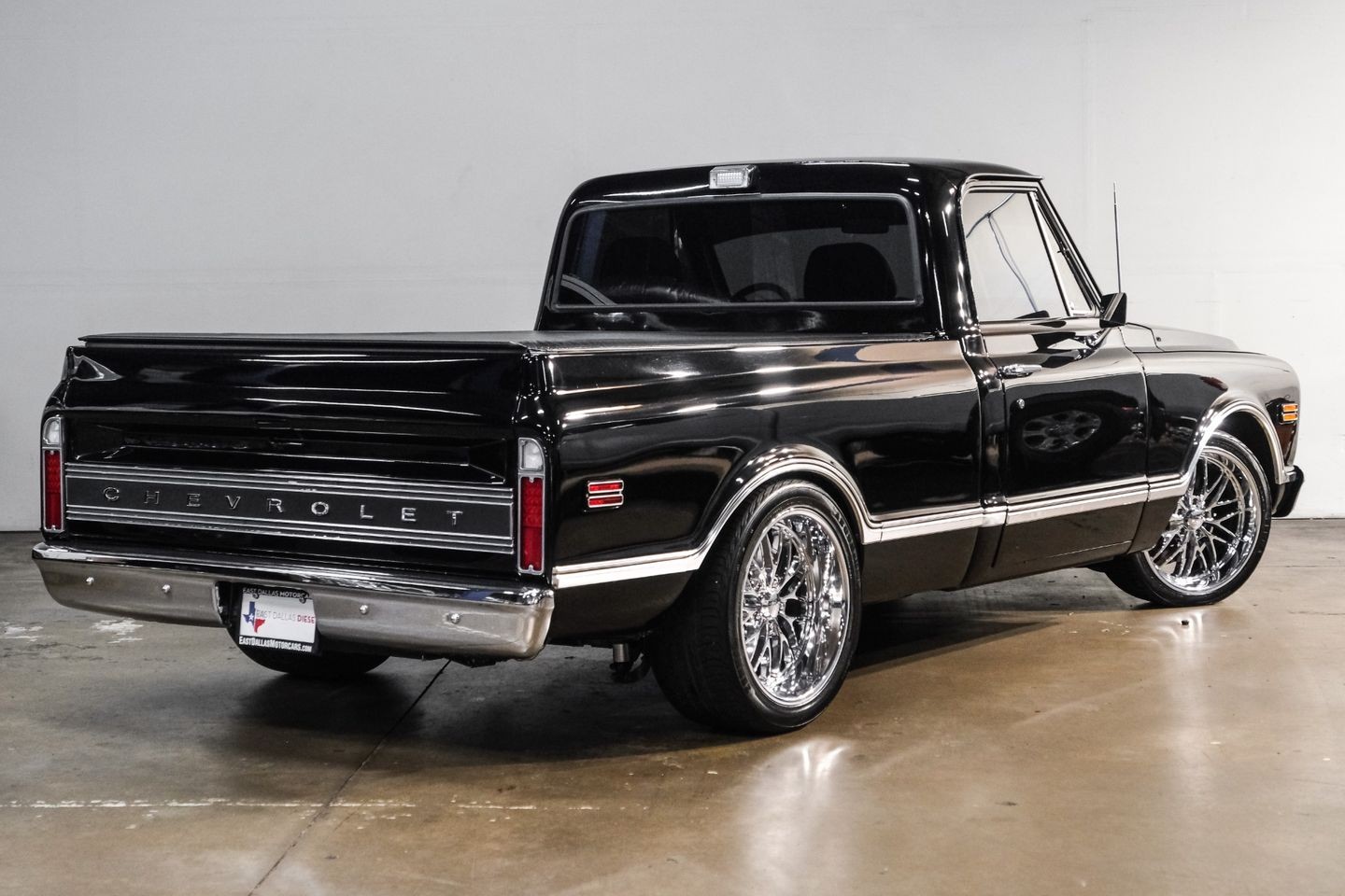 Chevrolet-C-10-1967-Pickup-Truck-9