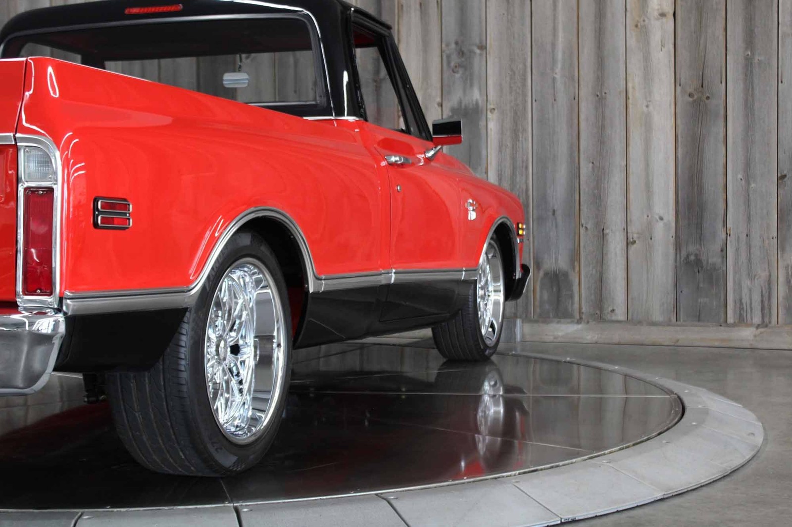 Chevrolet-C-10-1968-Restomod-11