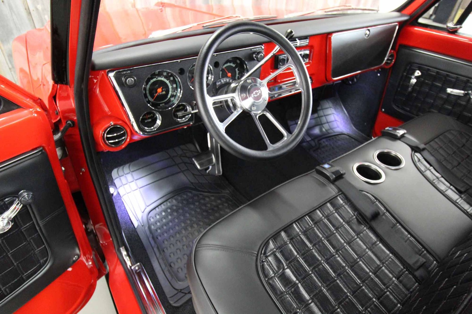 Chevrolet-C-10-1968-Restomod-16