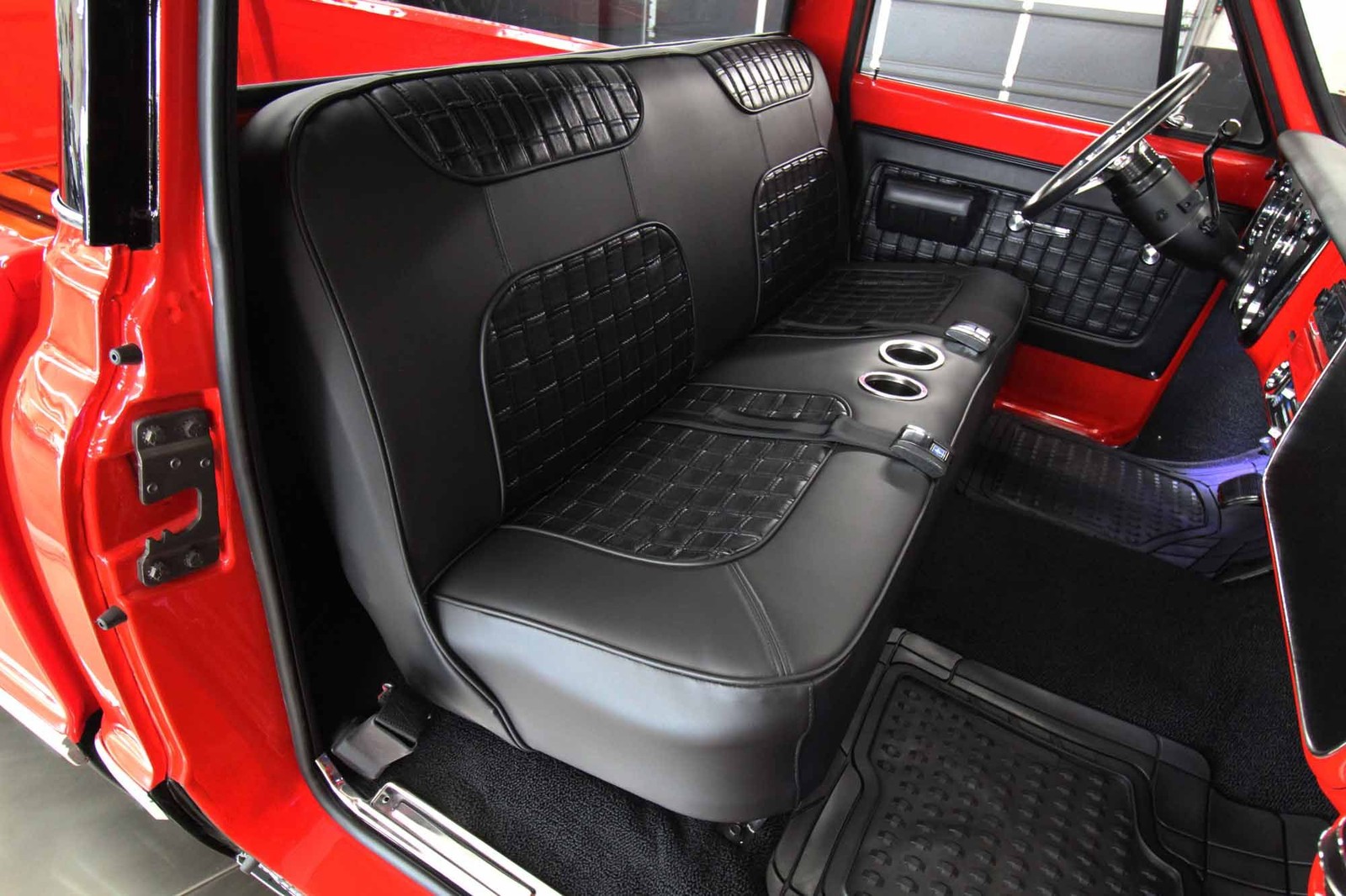 Chevrolet-C-10-1968-Restomod-19