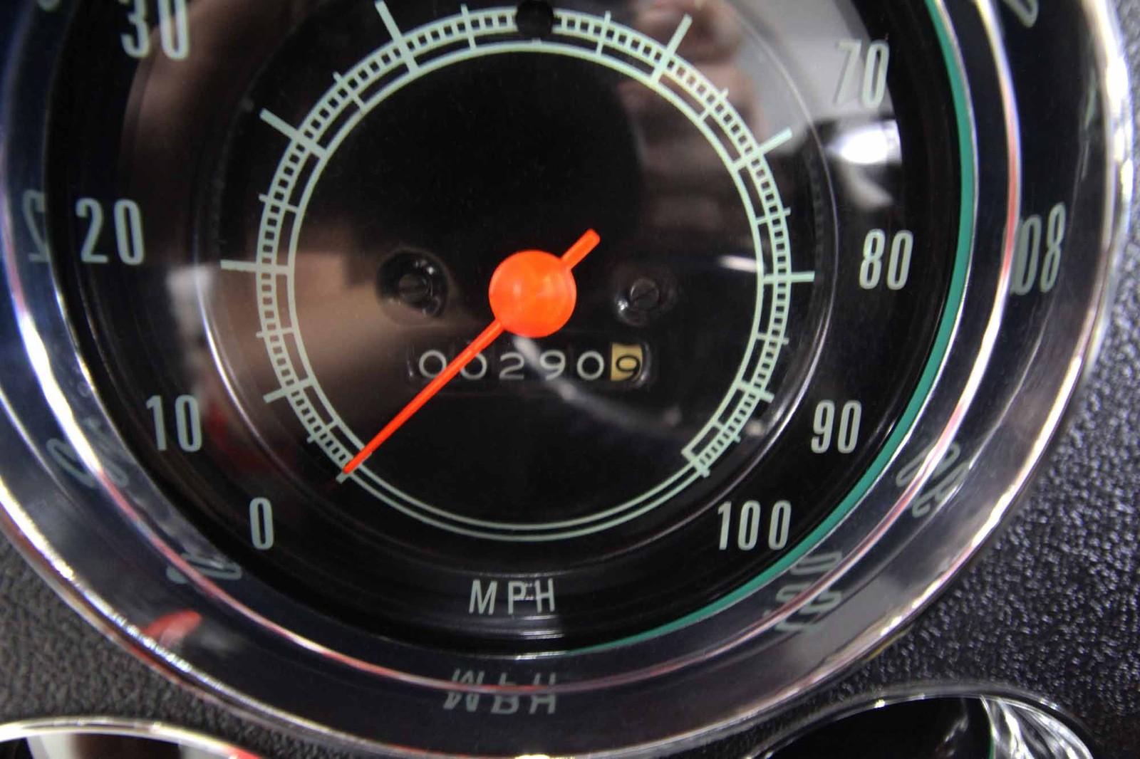 Chevrolet-C-10-1968-Restomod-24